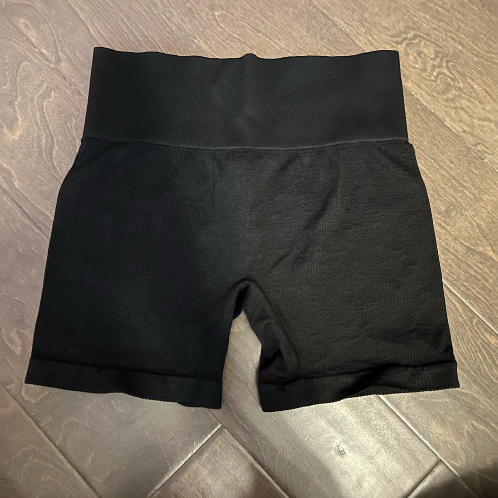 Black biker shorts size: L